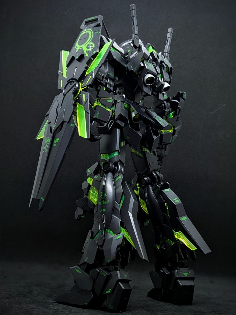 漆黒ボディにネオンカラーが映えますな！見慣れてるユニコーンガンダムでも新鮮♬