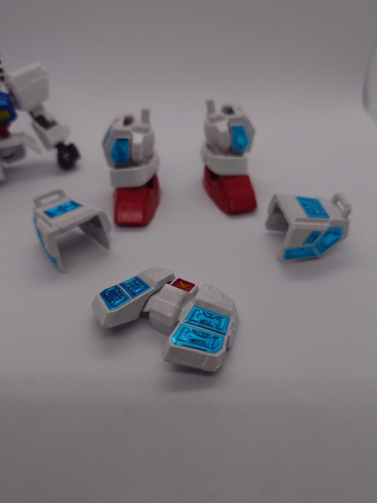 スカートは形に合わせて内側を削ってます