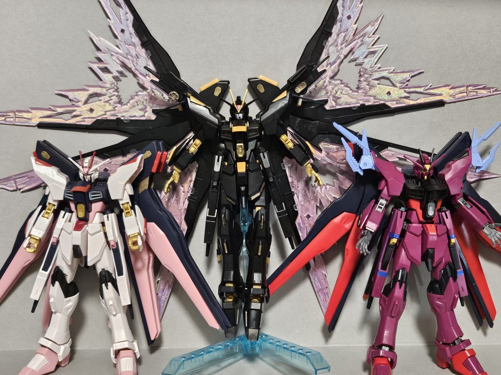 ストライクフリーダムリバイブ零式ストライクフリーダムリバイブ壱式ストライクフリーダムルージュ何体作ってんねん。。。