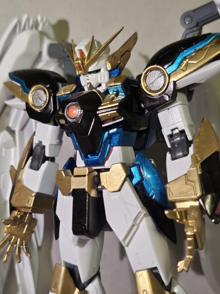 ガンダムマーカー、ブラックとゴールドの隠蔽力が高くてびっくりしました。