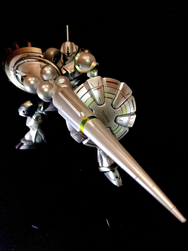 ハクジ3基のレールガンと推進装置で構成されている大型兵器。本装備の加速力を用いた機体の高速移動が可能となっている他、大型の槍としても使用でき、刺突部分は電磁シールドに対して有効である。