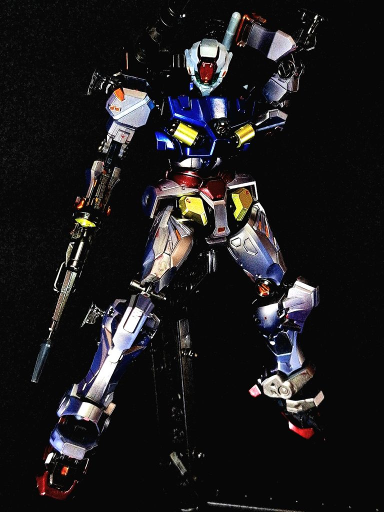 ハンマースラスター付きの鉄球が先端に取り付けられた格闘兵装。グリップとはチェーンで繋がれており、鉄球を敵機にぶつけたり、チェーンで捕縛したりすることができる。セイラ機が装備し、ソロモンでシャアの乗る赤いガンダムに使用したが、戦闘時に右腕ごと切断された。その後、ソロモン内部に残されたハンマーが赤いガンダムの引き起こしたゼクノヴァに巻き込まれているが、これが後にシュウジの赤いガンダムがクランバトルで使用したハンマーと同一かは不明。