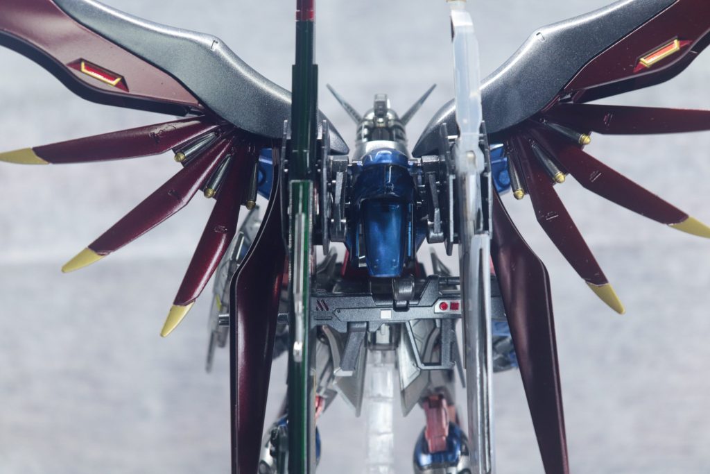 黒)Mrカラー:GXメタルブラック赤)Mrカラー:クランベリーレッドパール※大羽の一部とライフルの赤はタミヤのクリアーレッド金)フィニッシャーズ:青金各部のシルバーはステンレスシルバー小羽根の一部と関節はスターブライトアイアン名無し砲のクリアは成型色です。写真には写っていませんが、バーニアはガイアノーツ:ブライトレッド、脚部も含むバーニアの装甲の裏はガイアノーツ:ピュアオレンジで塗装してします。