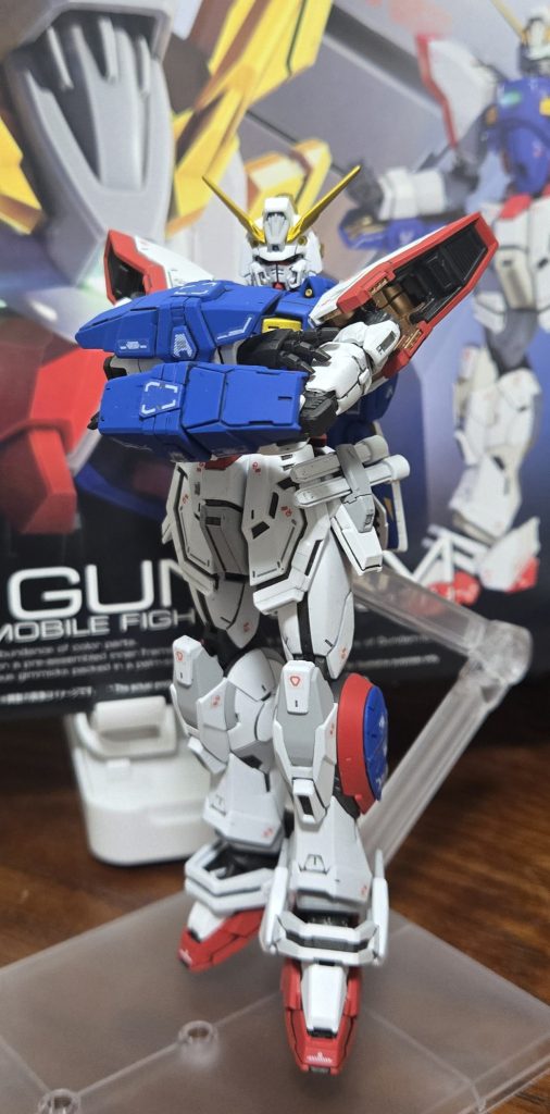 お決まりの腕組みポーズです。