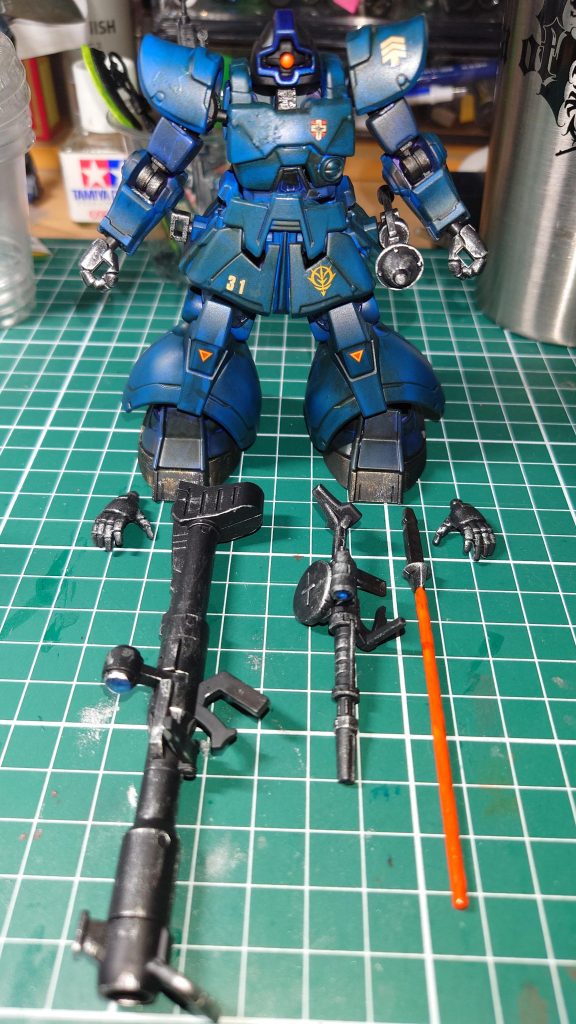 　はい！ランバ・ラル専用ドム　出来ました！　GフレームFAです　モノアイの縁はメタリックブルー、肩アーマーや胸部装甲・手・脚などはインディブルー、腹部・ゲタなど目立たない部位はブルー　デカール貼ってつや消しトップコート、ウエザリングしてもう一度つや消しトップコートかけて完成　ドムのガワを外す際、フレームの腰がまたもやねじ切れたので予備を使用　これでフレームの在庫はなし　調達しよう　予備フレームは連邦用なので、合わせるのに苦戦しましたが、何とか形になりました　　塗装は深みのある青がランバ・ラルには似合うだろうと選びました　ウエザリングはリアルタッチマーカーのブラウンとイエローを塗り重ねてはこすり落としました　悪くない仕上がりだと思います　ストーリーはララァが見ていないもう一つのジオン勝利の世界です　細かくは考えていません　笑　ラルとシャアをMAVにしたかっただけです　二人はいずれクーデターを起こします　そのうち続き考えようかな？　期待せずに待ってて下さい