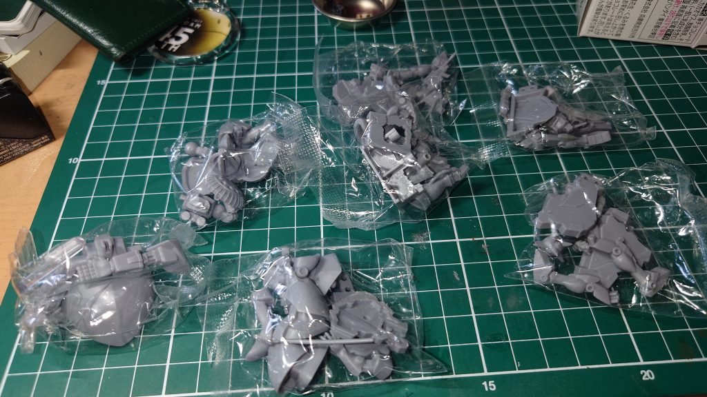 作品名：チョコサプガンダムは買わないと言ったな…<p>アレは嘘だ！ 皆様の投稿が羨ましかったんですよぅ！画像見てたら、造形に新たな可能性感じちゃったし… ちなみにジオング、ドム、ギャン、シャアザク、ガンダム（ビームサーベル）、そしてまさかのラストシューティングだぶり…もう言 […]</p>