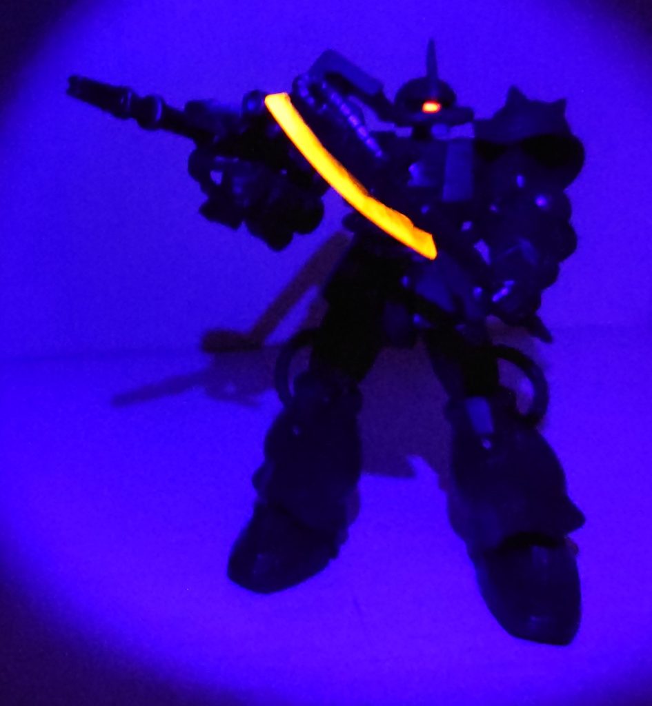 モノアイとヒートホークはuvライトで光りますよ　安心してください　笑