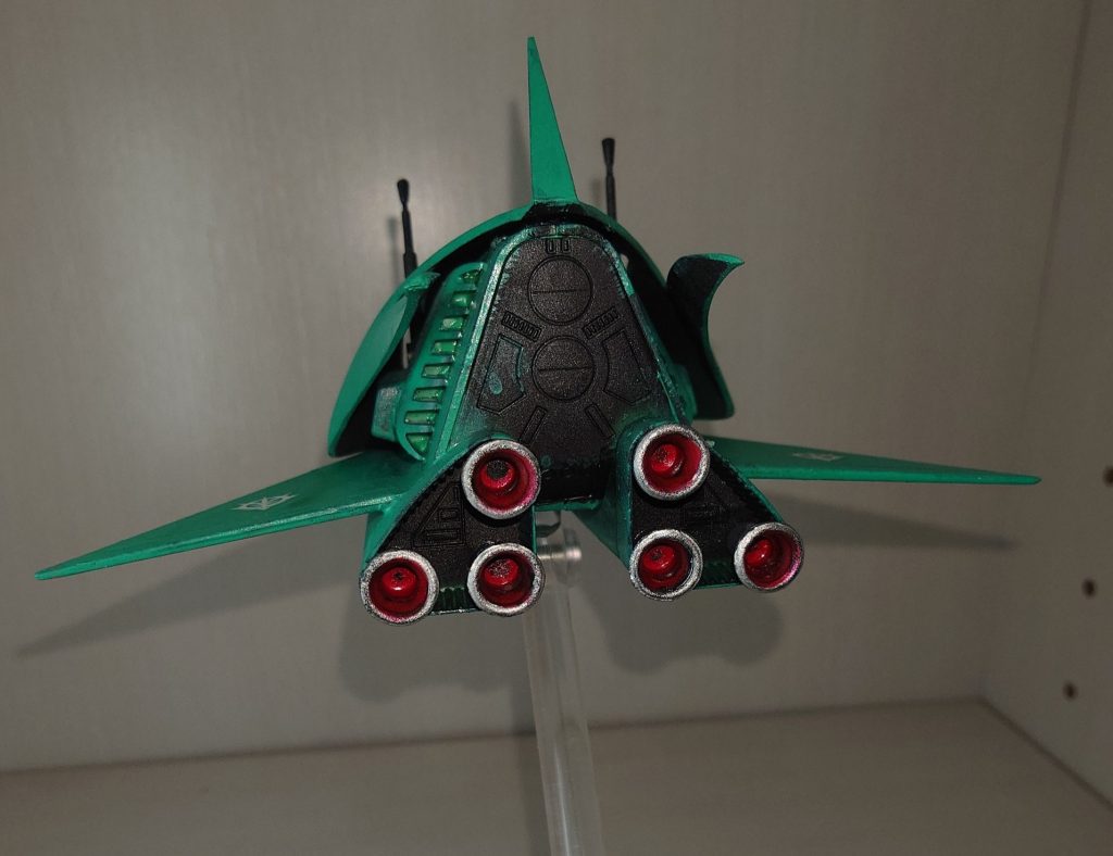 背後からバーニアは外は銀色　中はメタリックレッド　蛍光塗料は未使用なので光りません　笑　次回にご期待！　笑笑