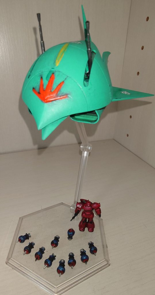 ララァ・スン専用モビルアーマー　完成！　今回はアクリジョンの筆塗りにチャレンジ！　黒サフして、5回重ね塗り（本体）しました　なかなか難しかったですね　　ビットが小さいので更に苦戦　小さすぎて、黒サフしてから一週間放置してました　笑　忙しいのもあったんですがね　ビットに針金つけて、浮かせる計画もありますが、難航しているので持ち越し　ラジオペンチが行方不明なんですよねぇ…