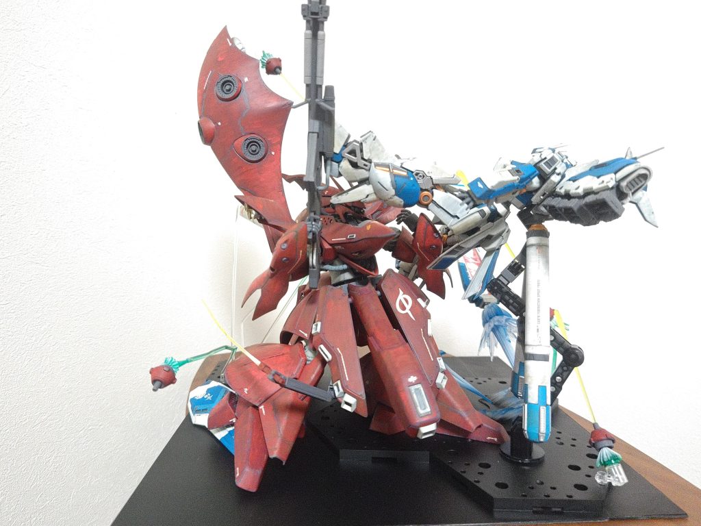 最初はハイパー・メガ・バズーカ・ランチャーも絡めようかと思ってたんだけど、テーマ的に無理でした。代わりにファンネルとエフェクトマシマシです。隠し腕もベタかなーとは思いましたがつけました。