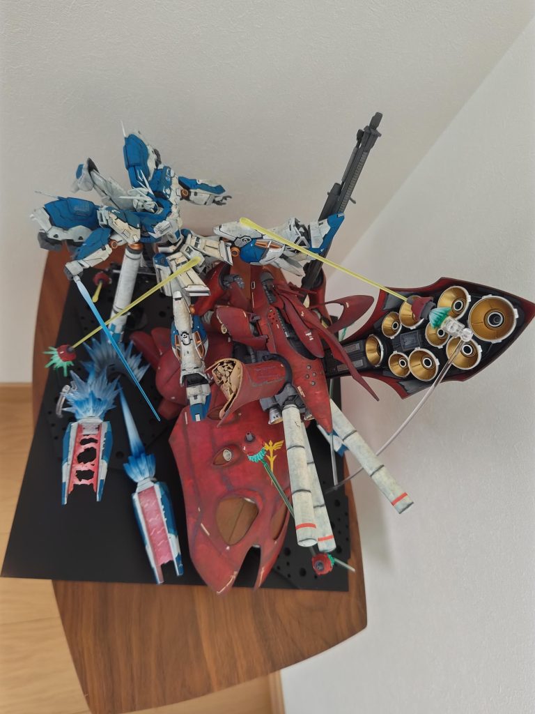 あれこれ組体操してこうなりました。実はハイニューの左足が下がらないようナイチンゲールに支えてもらってます。