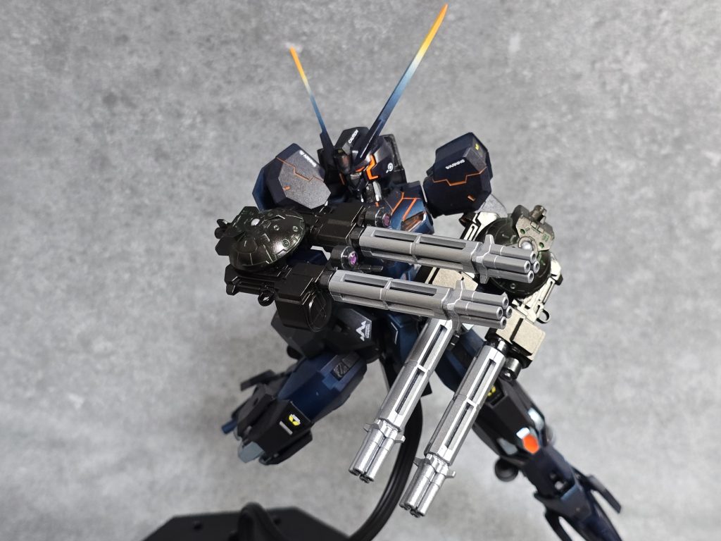 武装換装②ビームガトリング×2腕部に装着、面制圧に優れ、母艦の護衛や拠点防衛時に使用される。これはユニコーンさんから拝借。