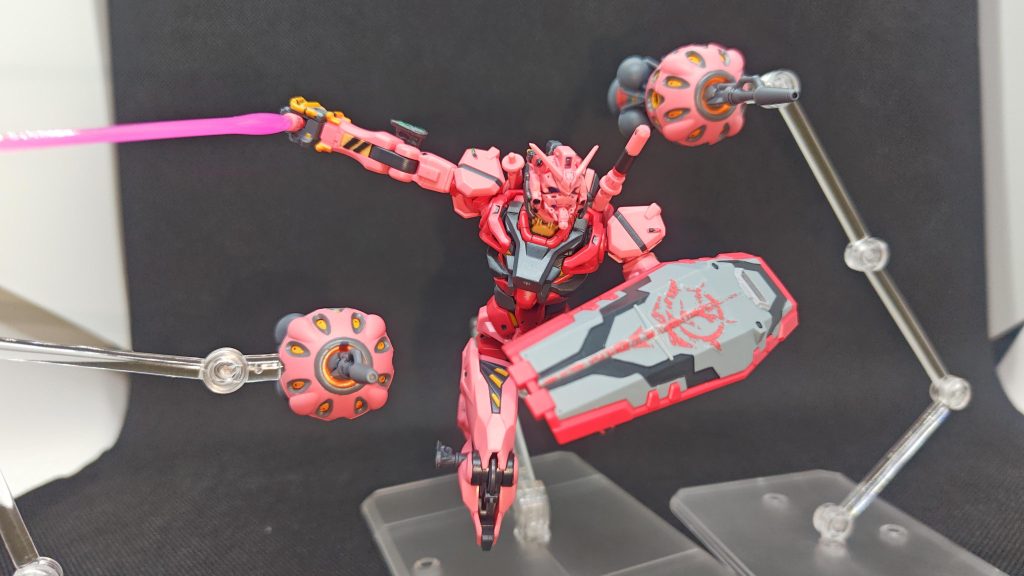 ビームサーベル。撮影してから気付いたのですが、肩のアレ外したままでした···