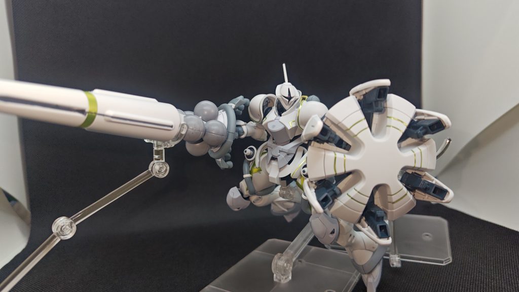 ハイドポンプ。設定では機雷とのことでしたが、ミサイルかロケット弾かという描写でした。