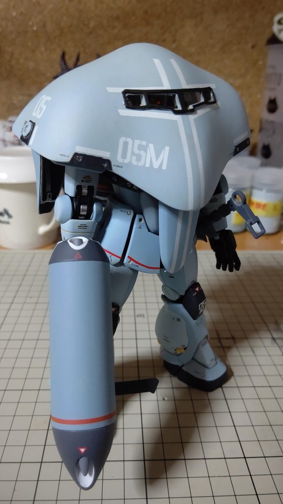 設定にあった、水中航行用の被り物です。骨組みをプラ版で作ってから、エポパテをのして、完全硬化前に貼り付けて接着しながら作りました。エポパテ同士くっつかなかったのが誤算でした。瞬間接着パテで1枚ずつ接着しては削って、なんとか出来ました。