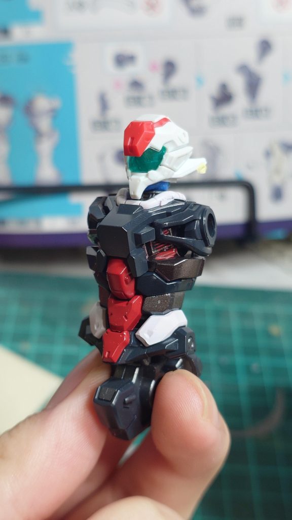 首の接続軸は合わないので、ちょっと前までには付いてた首ありのポリキャップを短縮し首を付けました。