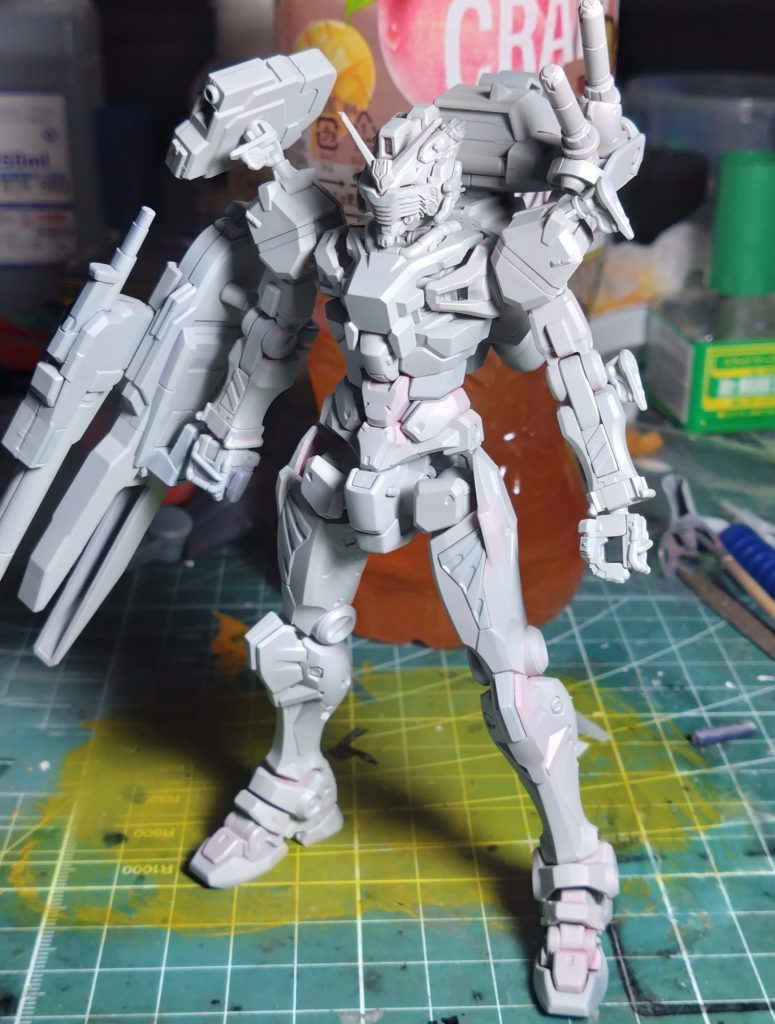 前サフ武器と足はプレバンHGバーザムⅡを使用肩のジェネレータはペイルライダーキャバルリーのフレームランチャーの腰についてたジェネレーター使用　