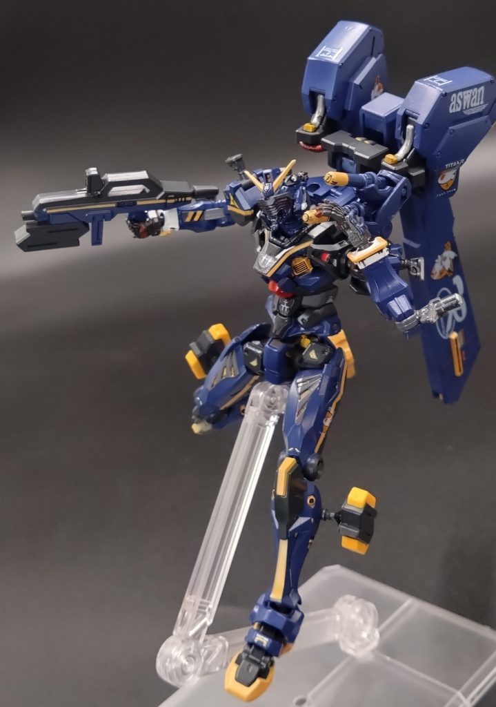 ビームサーベルはヘイズルバックパック専用の収納ラックに二本搭載