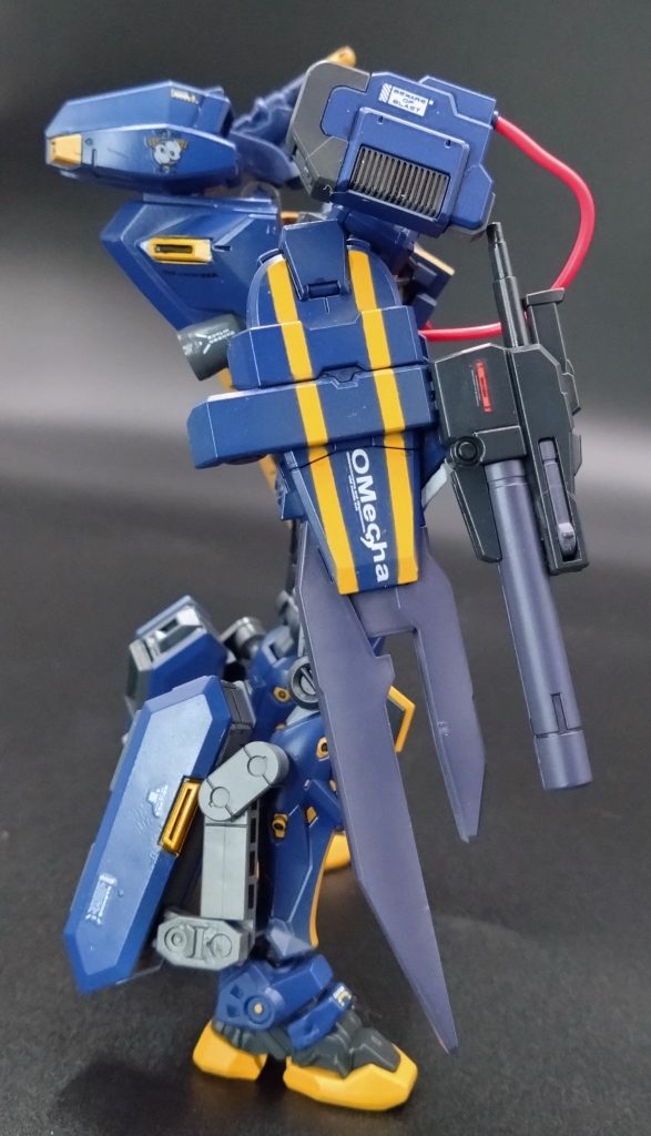 第二兵装の特徴は解放バレル方式で肩部ハードポイントの装備している連結ジェネレータにエネルギーパイプつけた特殊ビームライフル『バーザム』が備わっている。肩の連結ジェネレータと供給タンクの大容量バーザムライフルのおかげで継戦能力が大幅に向上している。ビームライフル上部には実弾のグレネードやいろんな武装取り付けることも可能 