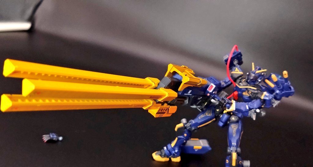 地球ではとある親スペースノイド派でレビル将軍の元についた連邦高官が謀反をおこしたため匿っていた高官施設を破壊任務で電磁榴弾を使用たった一晩で高官施設を粉々に消えたという．．．