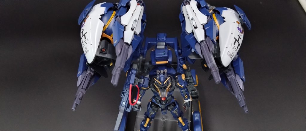 キハールは宇宙作業用ポッド『ボール』をオーガスタ研究所とAF開発協力独自の連邦製サイコミュ兵器『ペイルライダー』を搭載した兵装でキハール部分には二門の速射ビームライフル・前部には短時間であるがビームを防ぐI・フィールド搭載し後部にテールスタビによる格闘兵装も可能