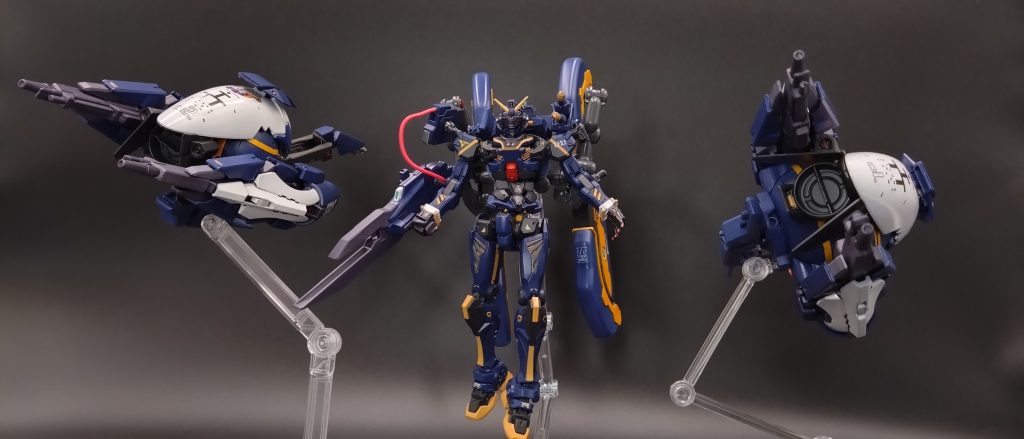 かなりの大型端末機であるが遠隔操作も可能だがあくまで黒いガンダム付近の支援コントロールしかできないが黒いガンダムのパイロットドゥー・ムラサメのNT能力が高いためスペック以上のオールレンジ攻撃ができることが分かった。