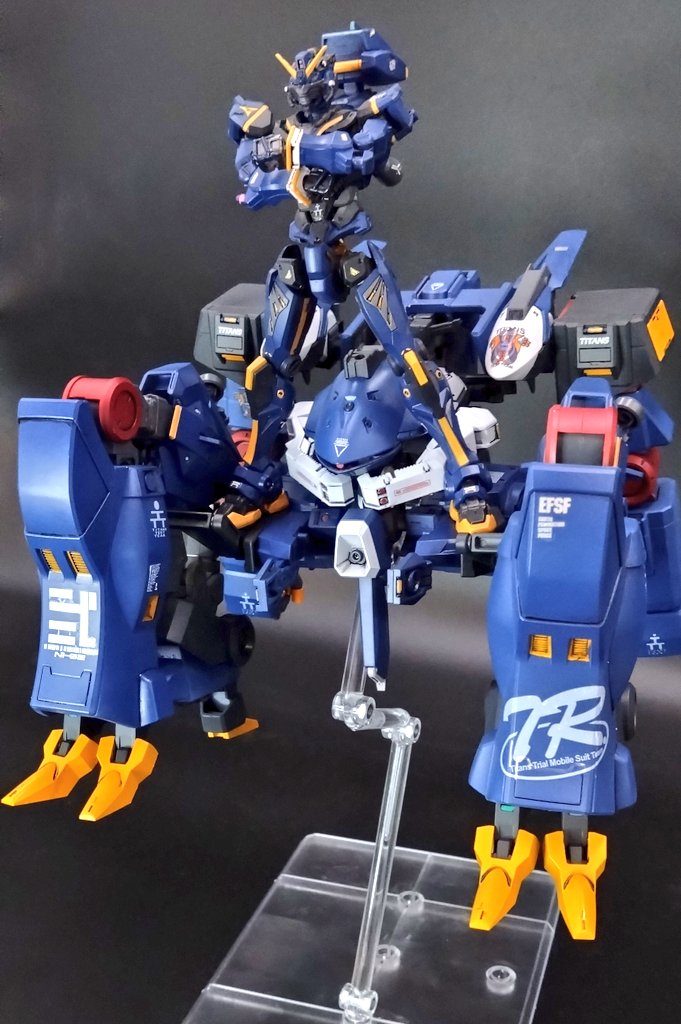 その戦闘・制御プログラミングは黒いガンダムパイロットドゥー・ムラサメ専用となっておりパイロットが離れた場所にいてもサイコミュ・コントローラ機能によってミコシ自らその場に行き黒いガンダムとサブフライトと人型に変形しドッキングすることも可能