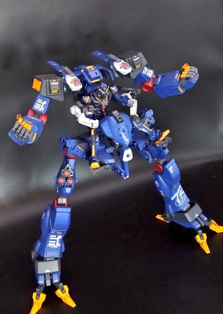 黒いガンダムとミコシとドッキングしたものが第五兵装 対ジオン重MA戦用決戦兵装『サイコガンダム』となる武装は 腕部五連装ビーム砲2基10門 腹部ハイメガ・カノン砲 脚部 試作サイコプレート×2