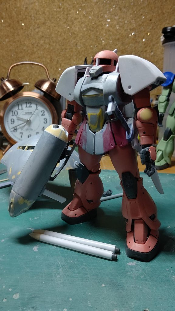 塗装前はこんな感じでした。振り返って見ると、けっこう大変でした。胸の真ん中、腰の正面辺りが大変でした。