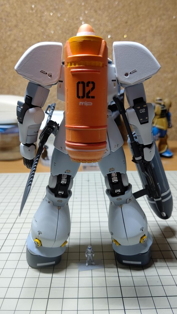 後ろです。バックパックの塗装が筆跡出てますね。もっと最初からやっておけばよかったです。ここは今でも心残りです。