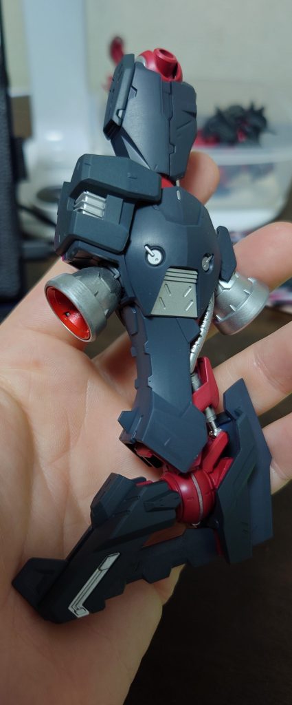 脚部組み立て状態です。シルバーを出すところを明確にしたお陰で少しはメリハリが付いたかな…?