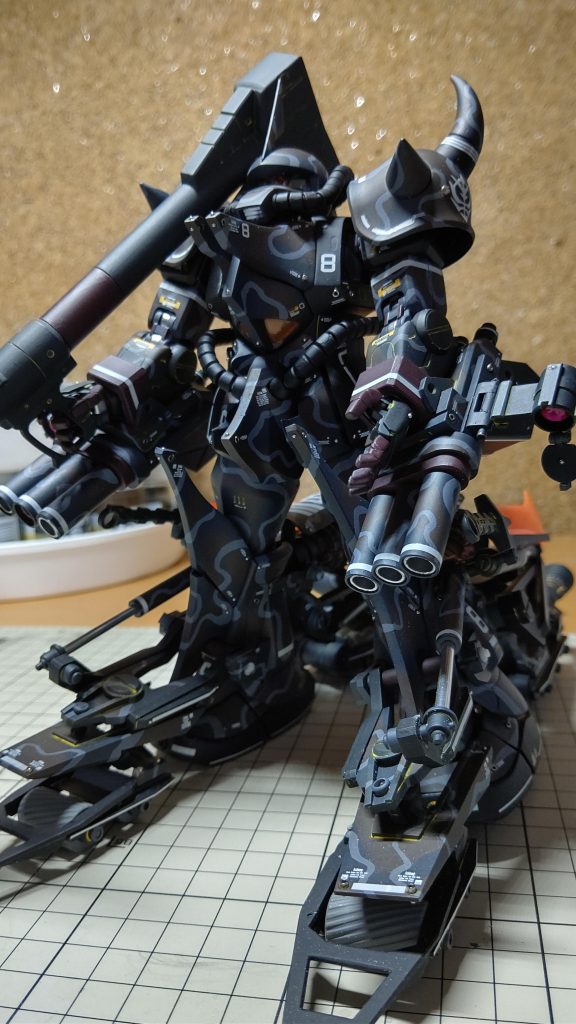 小さめのものにしようとしてますが、けっこう大きいです。…普通にドムを使えば、ここまで作ることもなかったと思います。ドムより機動力がありそうに見えれば大成功でした。