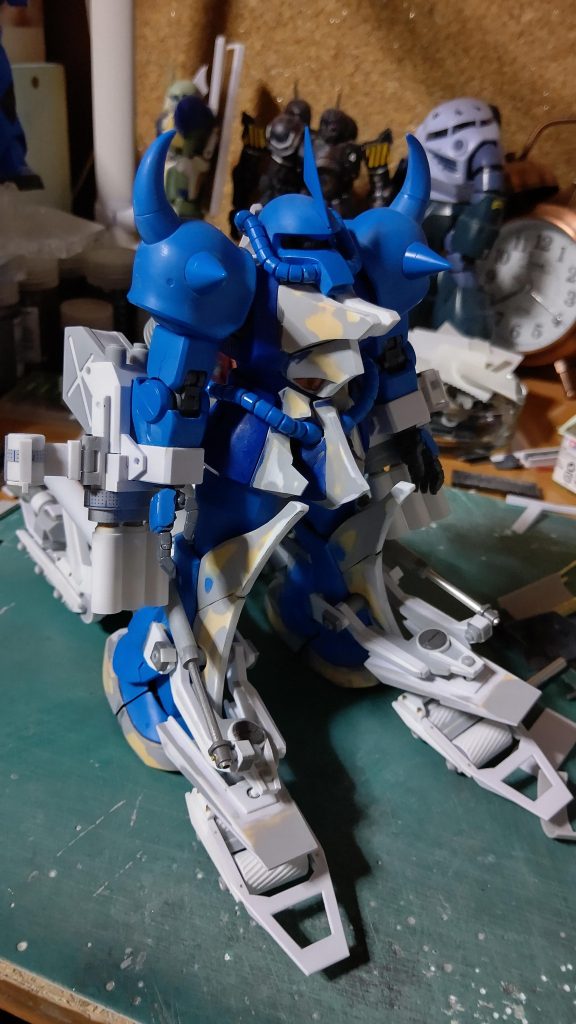 塗装前です。前回のザクタンクを引っ張っていて、あまり作った感じがしなかったです。でも、今見るとけっこう手作りの所はありますね。