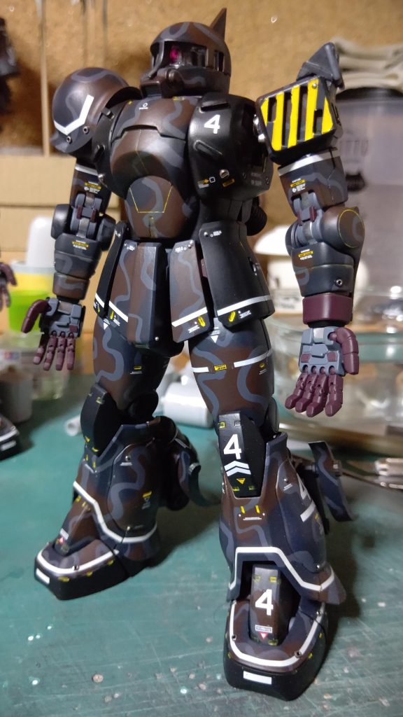 全身です。胸の改造を少しいつもと違う形状にしてました。県内の凄腕モデラー様にご指南していただいたやり方で作ったてみました。胸の張り方いつものМGみたいな感じではないですよ。