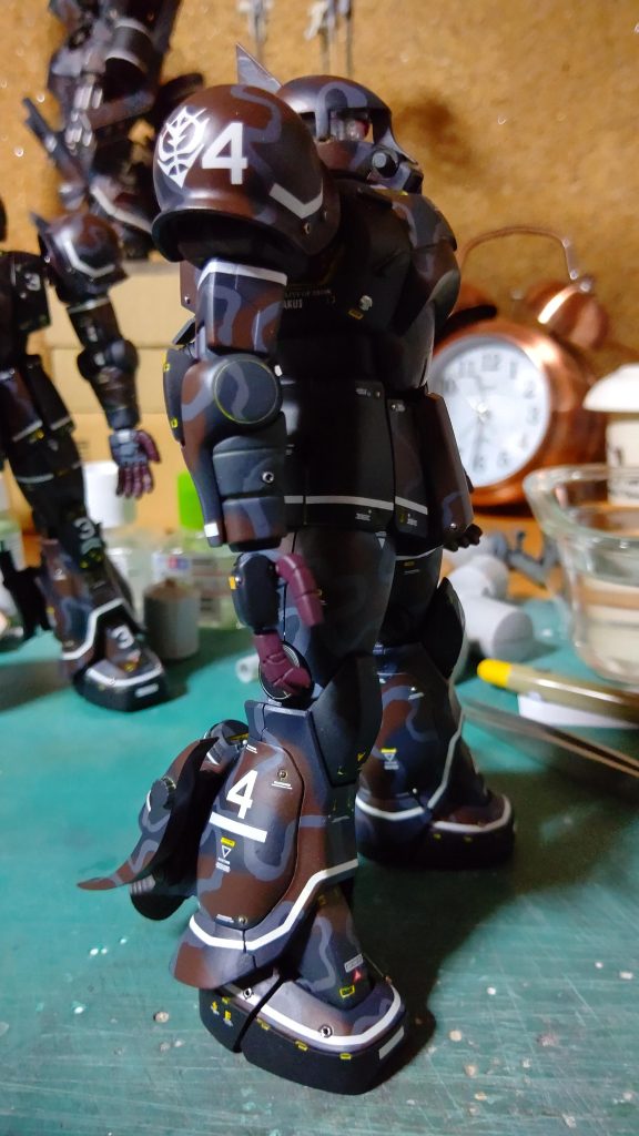 横です。いちおう、部隊の4番機ということです。墨入れを黄色にしてみました。ちょっとこれは、いただけないですね。普通のサンド系がよかったたです…。