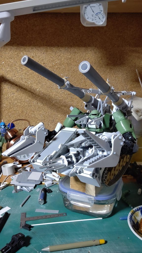 これ。実は腕の先にショベル作っていた頃です。作ったのは良かったんですが、大きすぎて重くてだめでした。今でもちゃんと保管してます。何かに使えないかなぁ…。