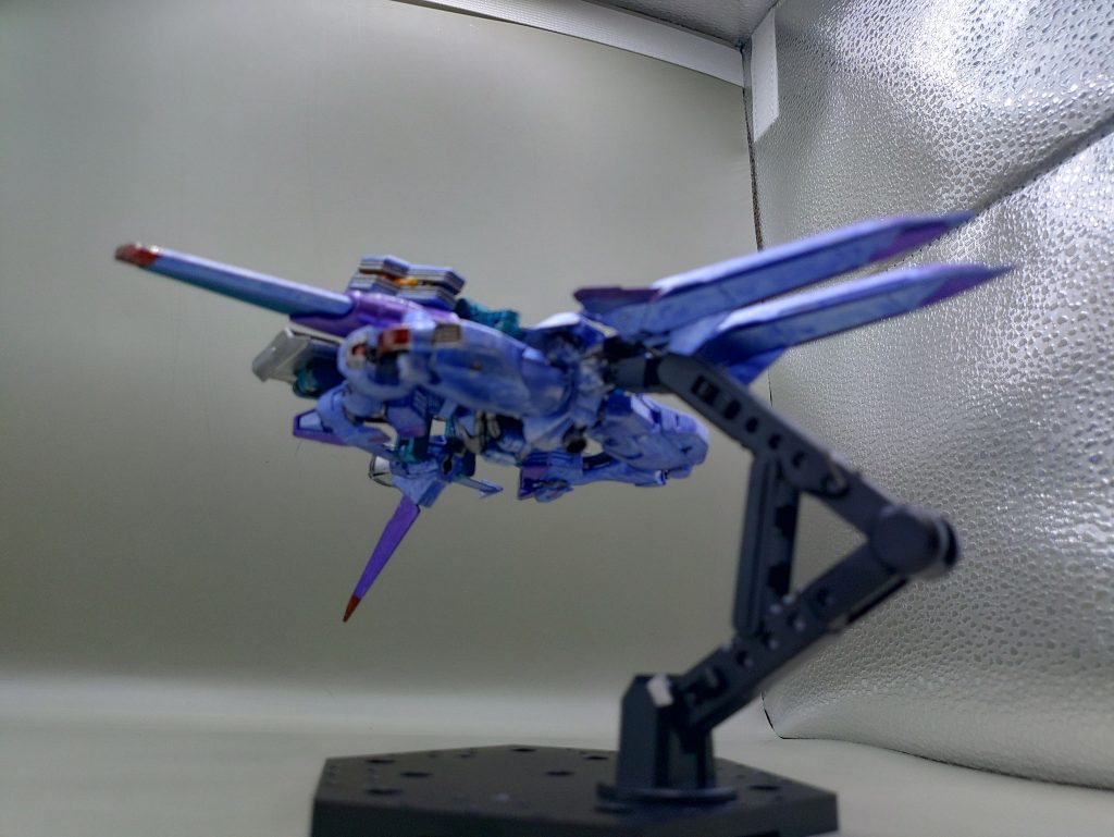 ◯概要空域戦闘用可変試験機 ザクスピード空域でのMS単機での戦闘を想定した汎用試験機。簡易的な変形による、単機での飛行試験と、独立飛行可能なバックアップシステムを試験するために作成。試験機の為、本体は固定武装はほぼないがバックアップシステムを基本とした外付けの武装が充実している。