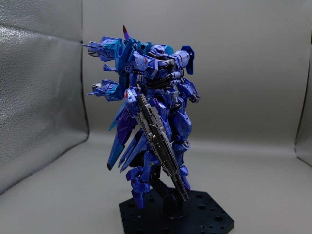 ◯合体サイコミュ装備に換装したザクスピード。ライフルも大型ビームライフルに変わり、より最新鋭の機体になりました。