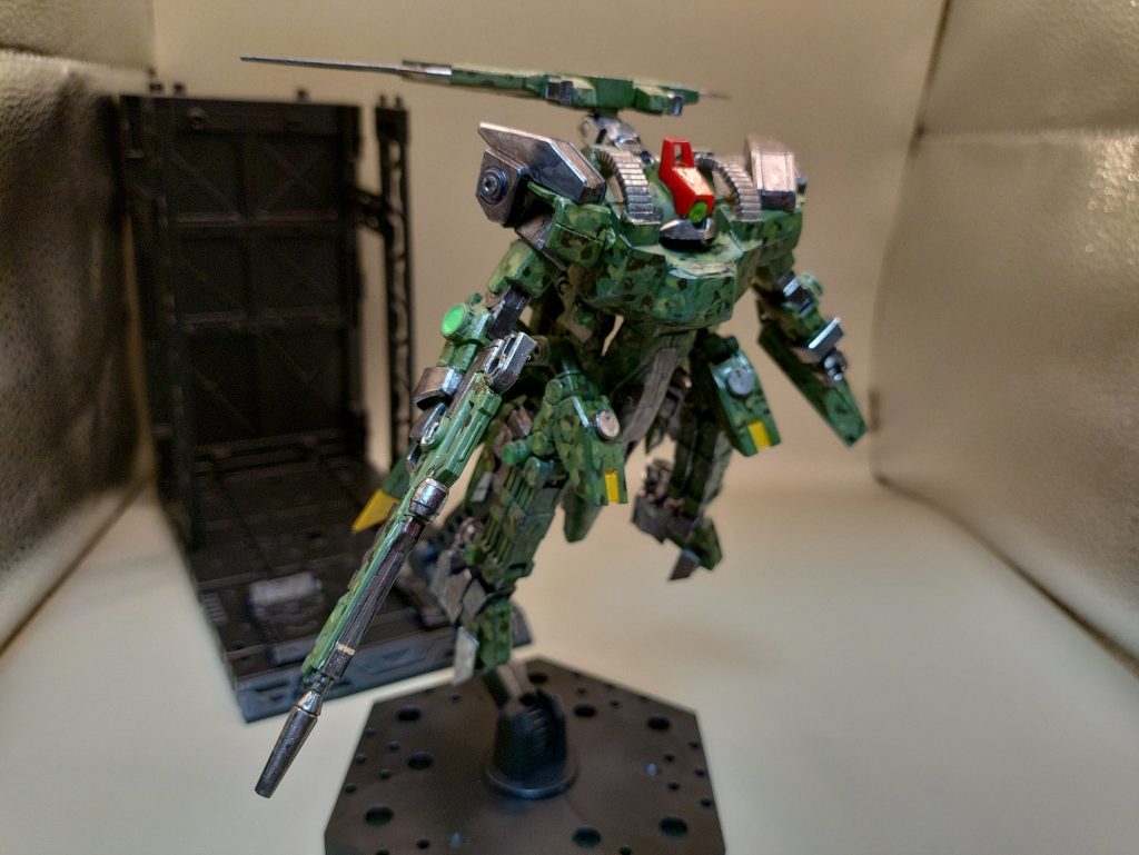 ◯武装・ネオビームライフル×1・バルカン・ファランクス・ネオビームサーベル×2・機首大型メガ粒子砲×1・機首ビームキャノン・ハンド・グレネード・多目的ランチャー×2・スマートシールド◯特殊装備・ウェーブライドシールド・グラスセンサー・ホバークラフトレッグ