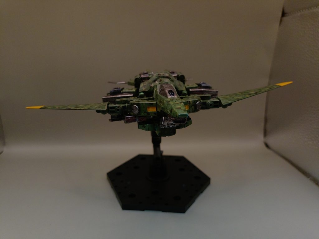 ◯正面今回はザクスピードのリベンジとして、戦闘機に完全変形を主題として作成しました。色等で誤魔化している部分もありますが、かなり戦闘機に近いフォルムに仕上がったと思います！