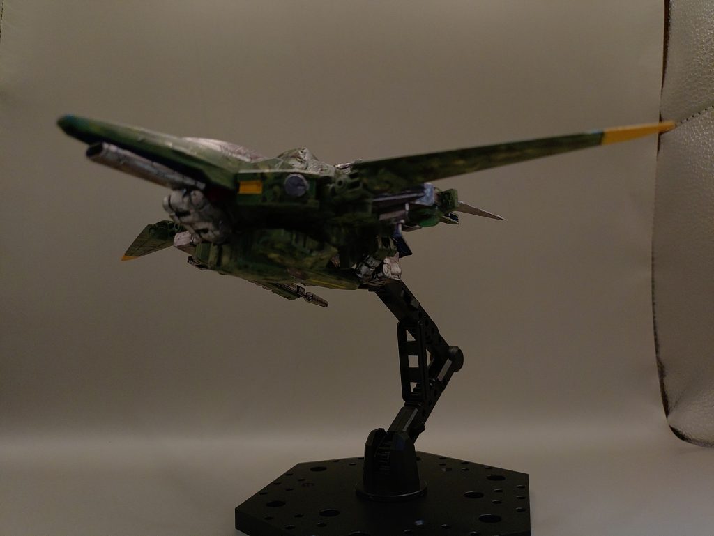 ◯設定ウェーブライドと呼ばれる大気にのり、高速移動可能な形状に変形するMSの試作機として開発。基本は戦闘機と同じ形にし、機体下部に大型のライドシールドを配置する事で大気にのることに成功した。戦闘機よりも高性能として、MSが増加したが、あえて戦闘機型に戻す事で新しい運用の可能性の試験を開始された。