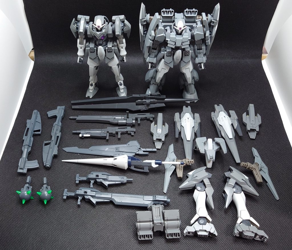武装レパートリー。武装のバーゲンセールと言わんばかりの選り取り見取り状態。水中戦でも大丈夫なように物理兵器であるNGNバズーカやプロトGNランス、作品統一のためイロモノ兵器であるGNハンマーも導入。脚部は差し替えで高機動仕様への変更を容易にしてます。重装備仕様は…差し替えが面倒なので丸々一機作りました(笑)
