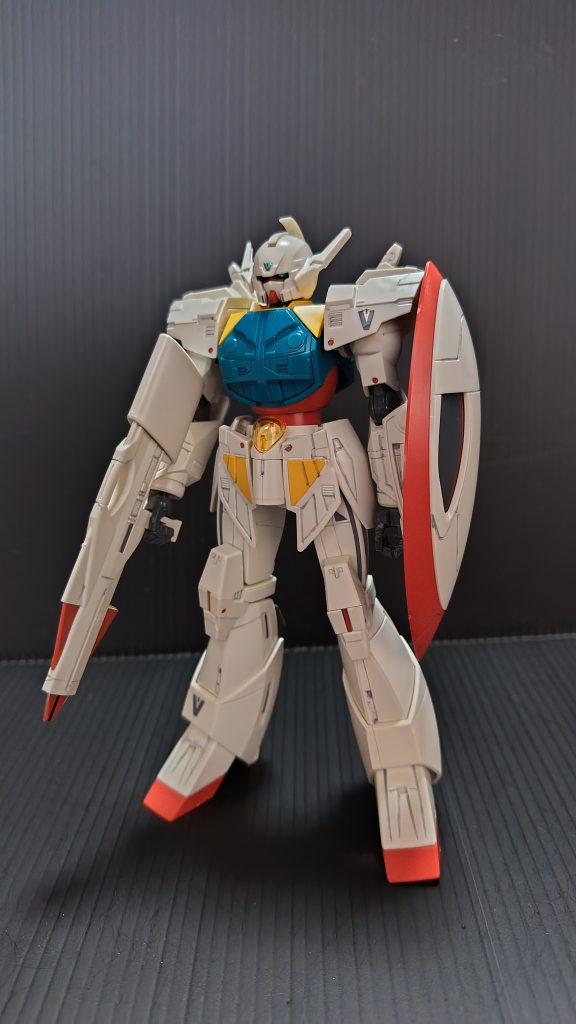 本当は胴体はグレーで塗り分けされていますが、ターンエー準拠で塗り分けなしにしました