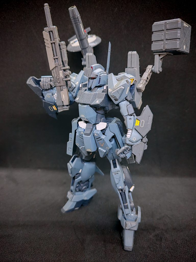 兵士っぽくポーズを取らせようとしたんですけど、イメージ通りとまではいかないかな。でもまあ、近い感じにはなりました。I was trying to pose the kit like a soldier. Not exactly what I was looking for, but close enough.