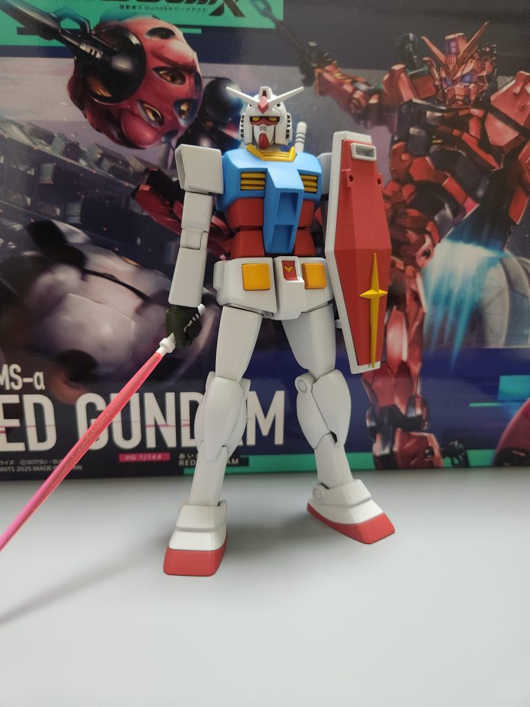 思いつきで投稿しているので背景は昨日ようやく買えた赤いガンダムです。