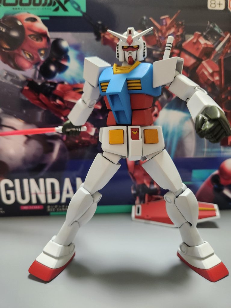 頭部は少し面長にしつつ顎を太らせていますがほぼベストメカそのままです。胴体はEGをベースに各種バランス調整をしています。腹部は隙間が見えないようにプラ板をいれつつ、プラ板やらパテやらで太らせています。腰はふんどしがEG、スカートはベストメカです。スカートは分割していないので無可動です。