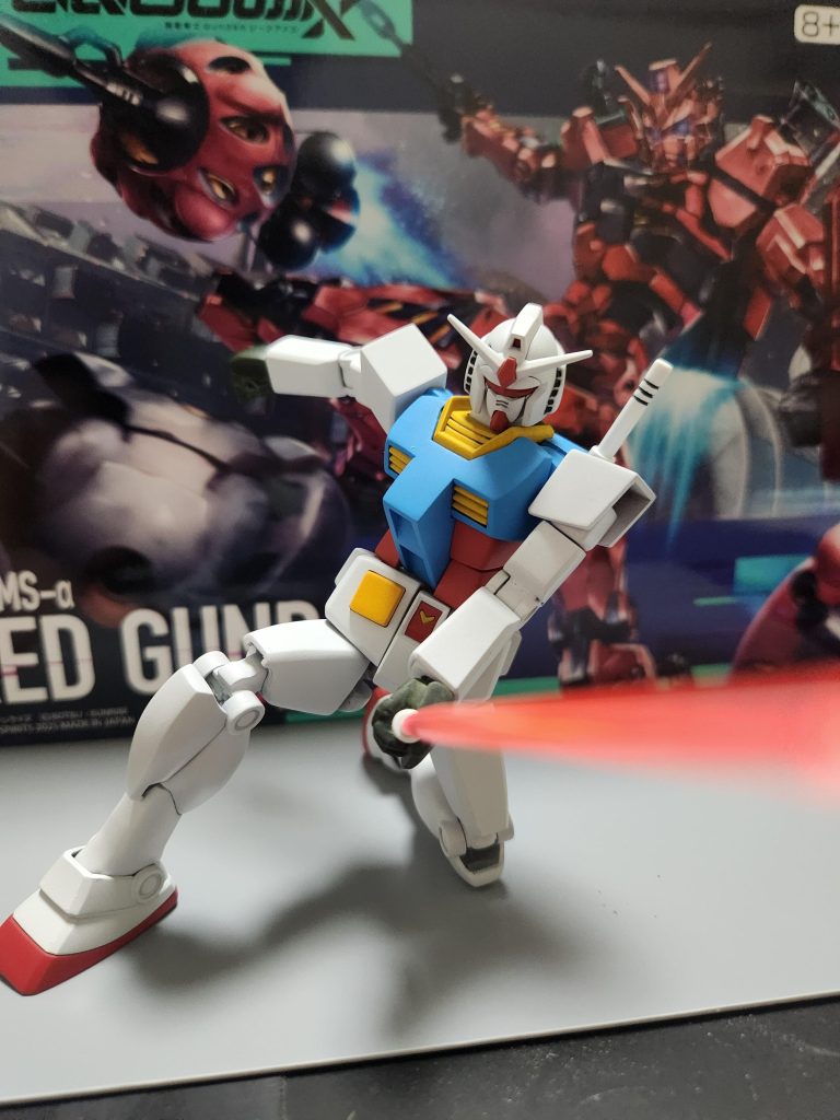 なんちゃって立て膝ができます。大腿部にはリバイバルHGを参考に回転軸をもうけています。