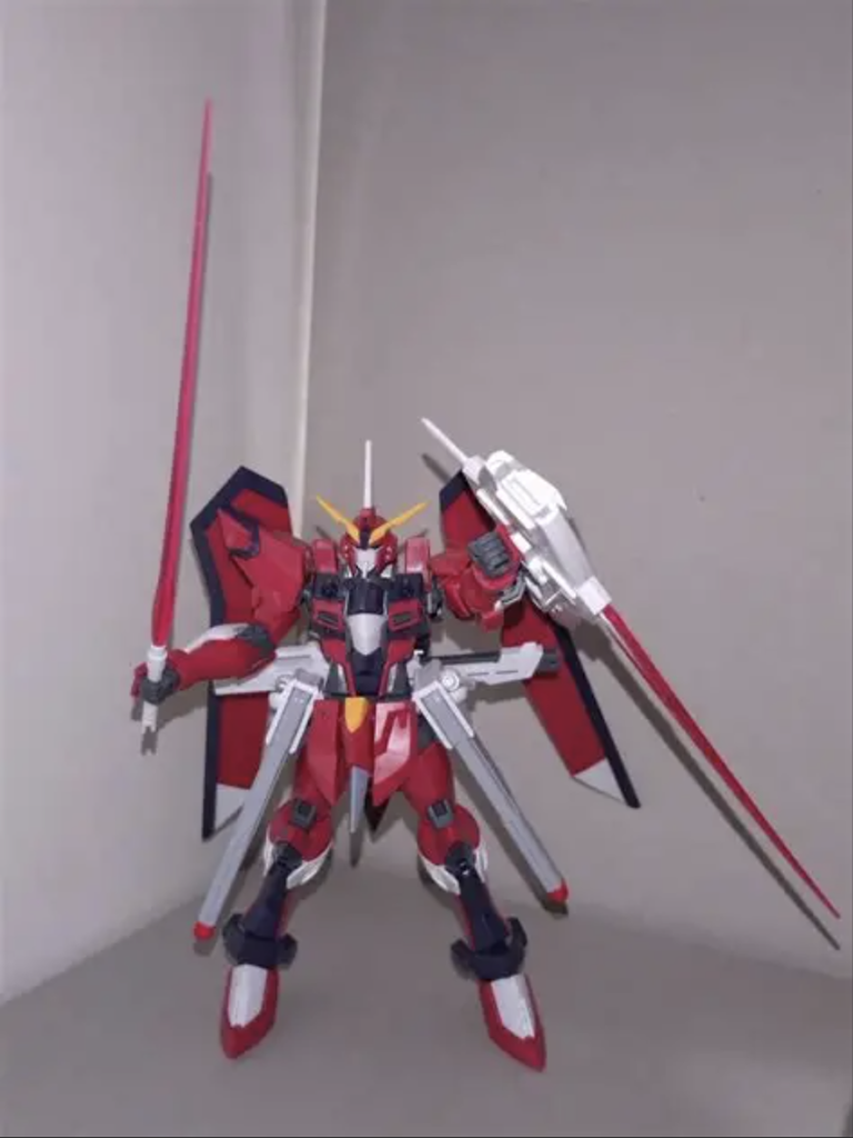 ビームサーベル通常は1本のみ使用し、シールド内のビームブレイド(ファングモード)と併用する。