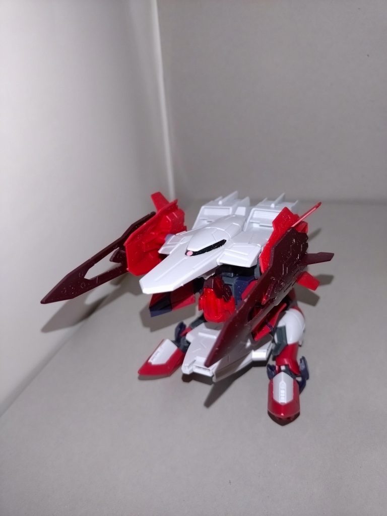 MA形態元となるイモータルジャスティスとは異なり、足首を除く脚部を180°回転させ、逆関節の状態にする。機首底面の長距離プラズマ砲は、このMA形態でのみ使用可能。