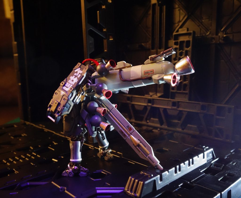 11. 「警察」の文字もレタリングできる自信がないので、カタカナにし、細切りマスキングテープの組み合わせでごまかしましたが、実は自身での一番お気に入りポイントです。